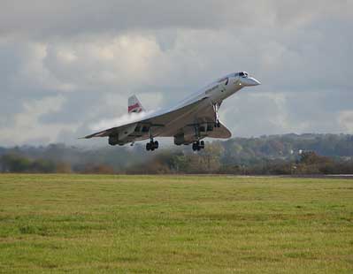 Concorde touches down for her final visit to Aldergrove.  Photo taken by Don Bannister.