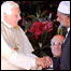 Bento 16 e Sheikh Shardy, que representa os muçulmanos na Austrália. Foto: AP /William West,POOL