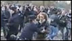 Manifestantes entram em choque com a polícia em Calais