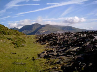 Llwybr i'r mynydd. 
