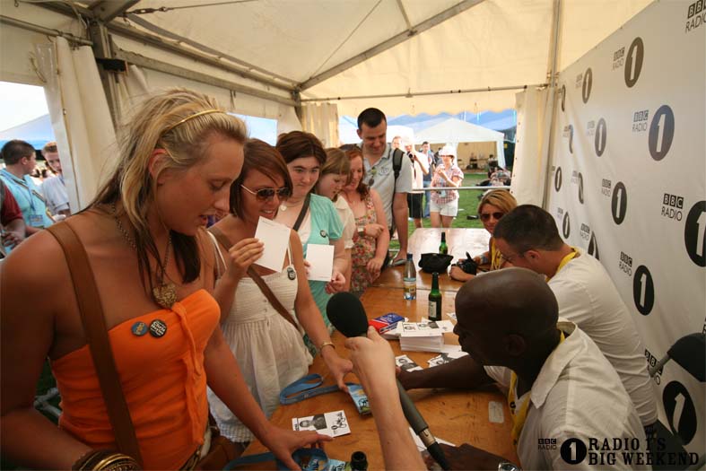 Signing sessions with Judge Jules