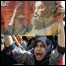 Manifestantes (segurando a foto do lídero do Hezbollah) pedem a renúncia do primeiro-ministro do Líbano, Fouad Siniora
