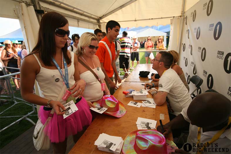 Signing sessions with Judge Jules