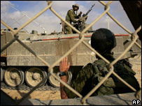 Soldado israelense na entrada da Faixa de Gaza