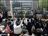  پلیس در اطراف دانشگاه تهران