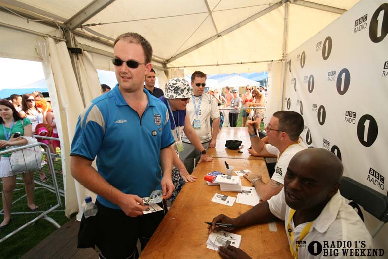 Signing sessions with Judge Jules