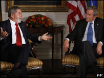 Os presidentes do Brasil, Luiz Inácio Lula da Silva, e dos EUA, George W. Bush, em encontro em Nova York
