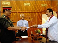 Gen Fonseka (l) was recently appointed as the CDS by President Rajapaksa (r) Mr. Weerathunga is in the centre (photo: Sudath Silva)