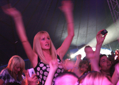 Crowd - Sunday