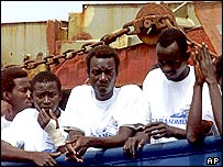 Sınırdışı edilen Afrikalı göçmenler