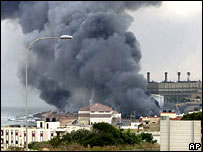 Fumaça na estação de Jiyyeh